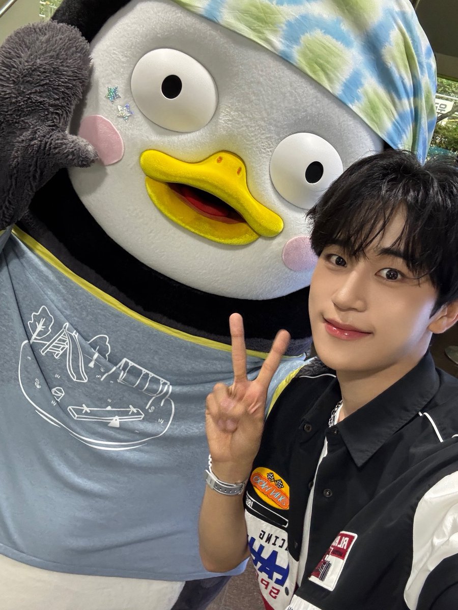 LUN8_members's tweet photo. [#준우]
펭하ㅏㅏㅏ

#루네이트 #LUN8 https://t.co/qHzsbwugV9