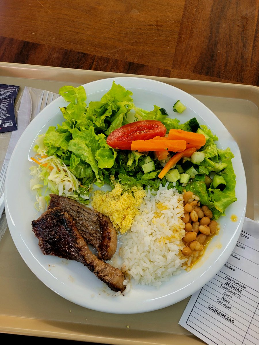 vampiriouss's tweet photo. almoço de hoje ~460kcals (obv não comi essa gordura 🤢) https://t.co/AQbVY73PHX