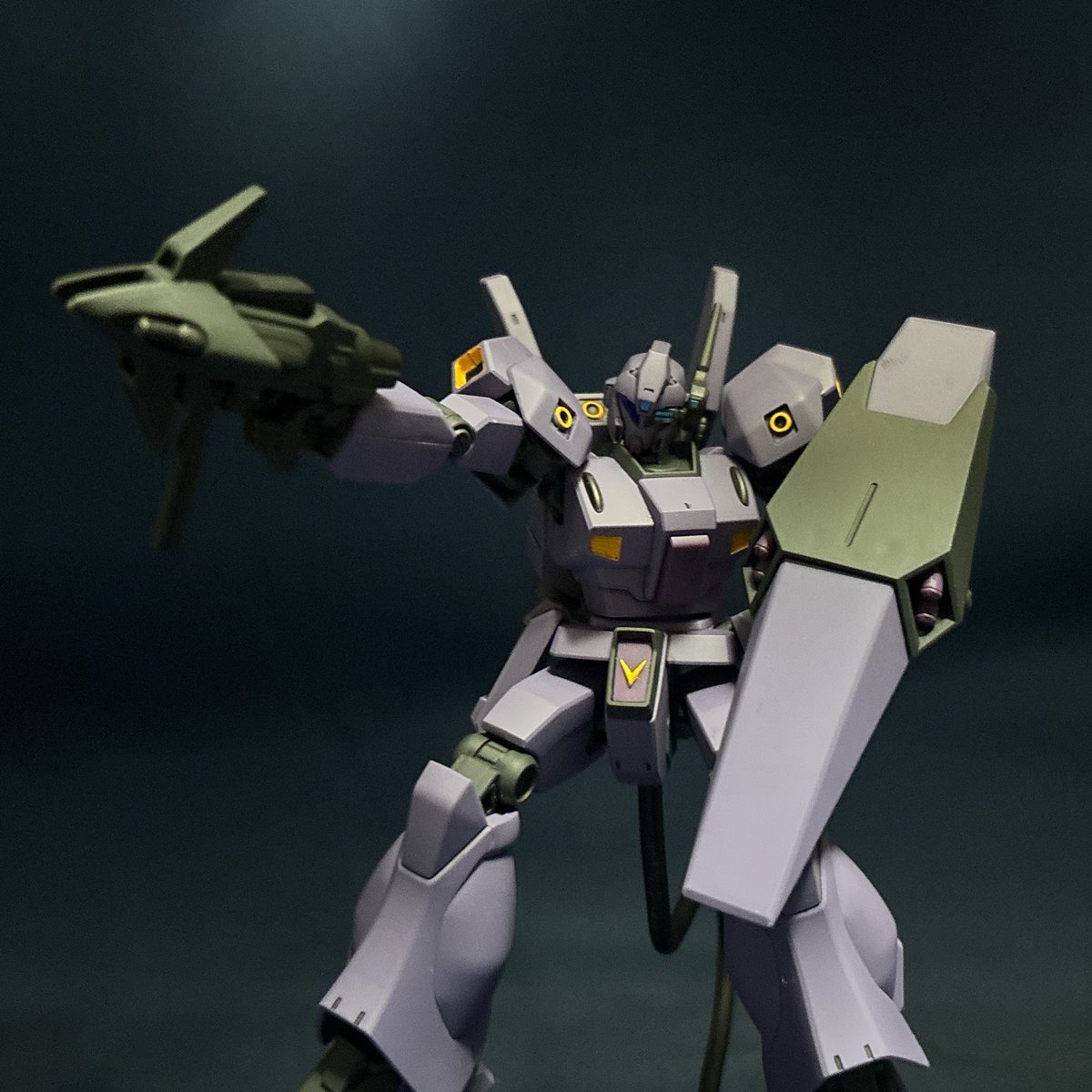 tanupura_hobby's tweet photo. おはようございます❗️🤗
今日も１日宜しくお願いします❗️😆

今日はTwilight AXISよりジェガン バーナム所属機です❗️🥳

ブッホジャンク社の私兵集団バーナム所属のMS❗️
悪そうなジェガンもかっこいい❗️😍

ショットランサー風ライフルやセンサーアイが後のCVへの繋がりを感じさせてくれます❗️😆 https://t.co/v3NldLYHMf