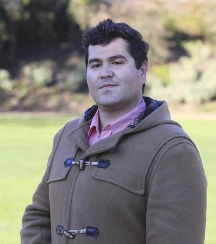 JoviNomas's tweet photo. El alcalde de Santo Domingo, Fernando Rodríguez Larraín, CONTRATÓ como asesor a su primo, Matías Rodríguez. Todo muy normal en el mundo de los primos. https://t.co/PwjnPXJUwt