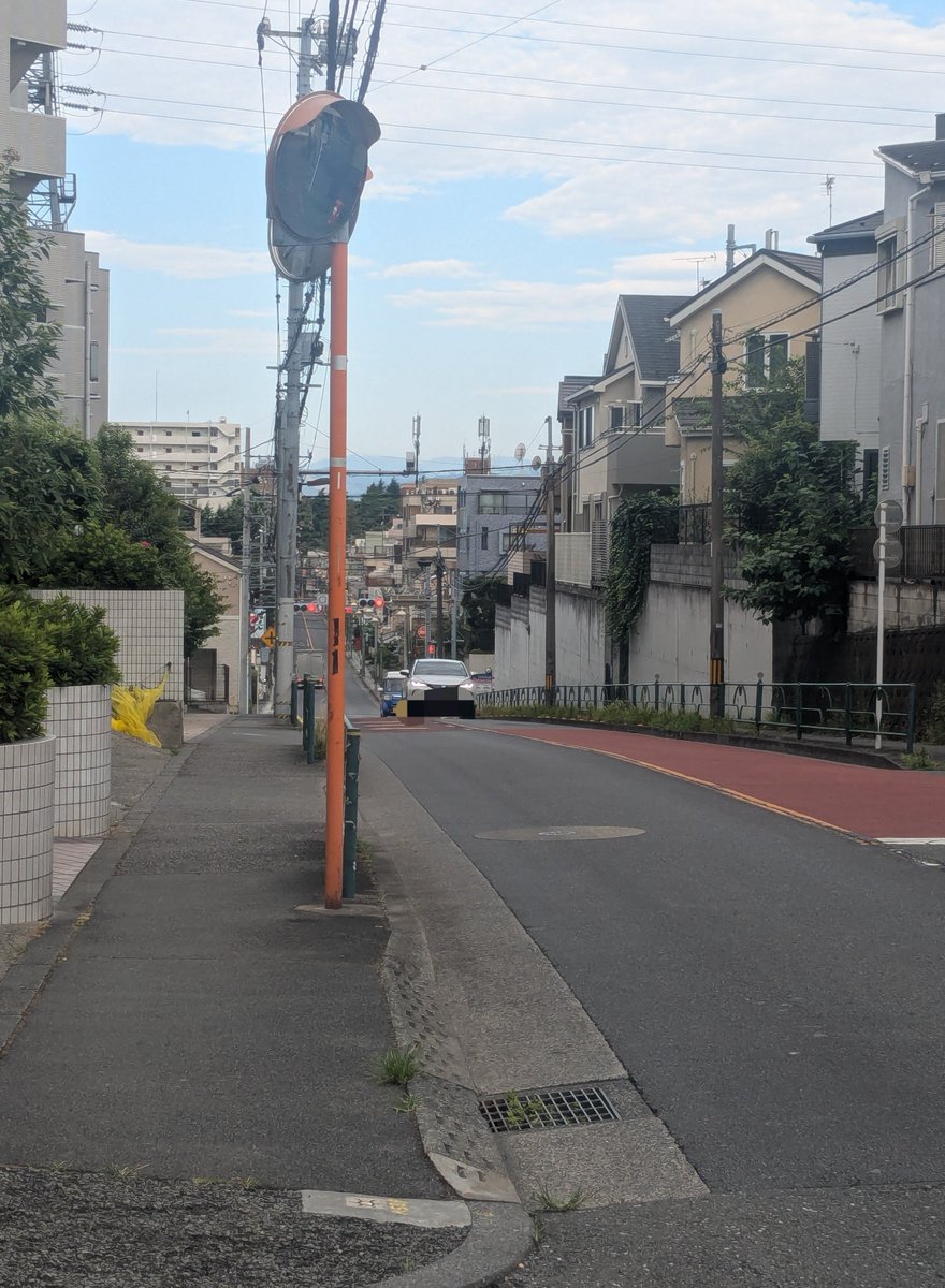 gn_min10's tweet photo. 🤍たまらん坂
多摩蘭坂を登りきる手前の 坂の途中の 家を借りて住んでる〜 https://t.co/tLU0C5PxXp