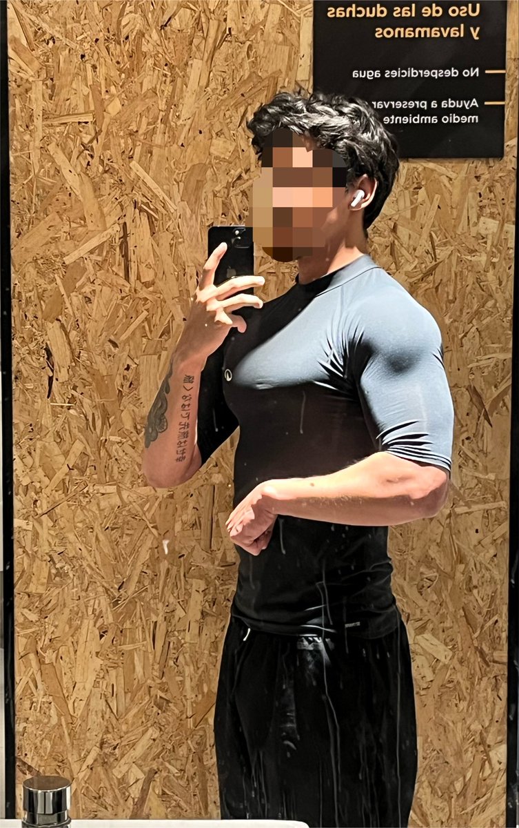 Batman2689's tweet photo. Upper day #chile #gym 
#gay https://t.co/79z22e4ntV