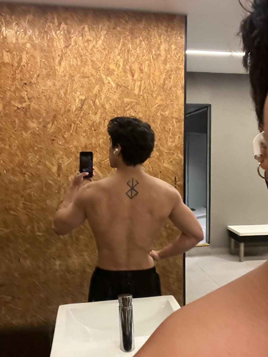 Batman2689's tweet photo. Upper day #chile #gym 
#gay https://t.co/79z22e4ntV