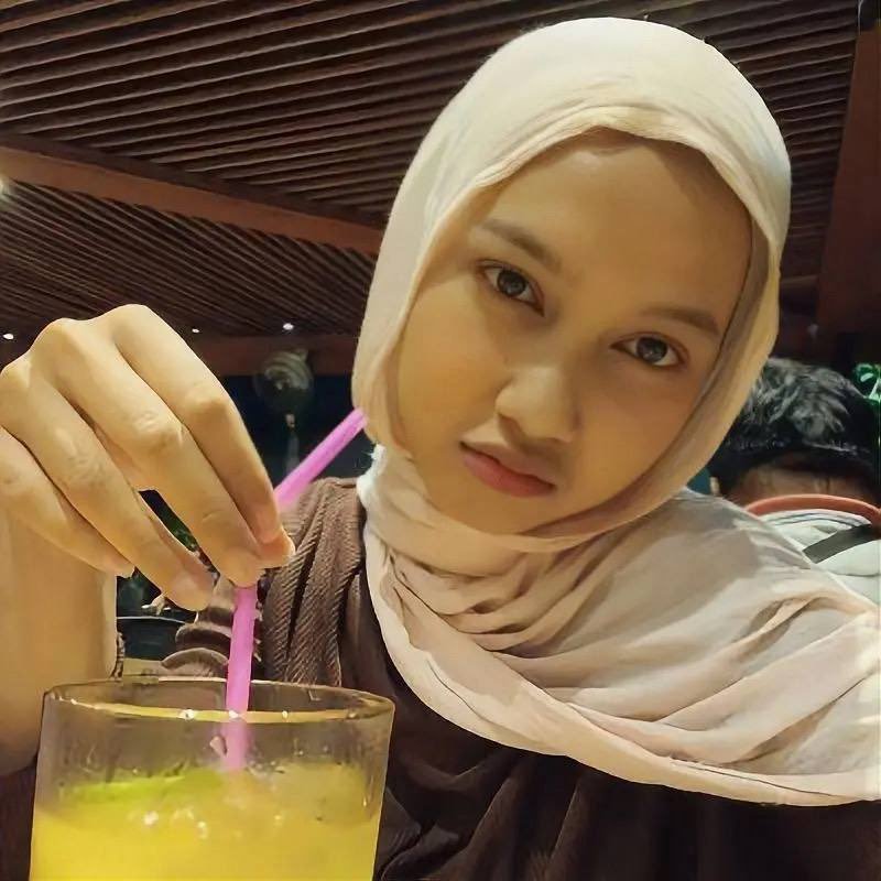 rinatgainullin's tweet photo. Yang lagi viral. Cantik nih
6 video
https://t.co/PnGo4SbtDR https://t.co/UgZUSKF2mm