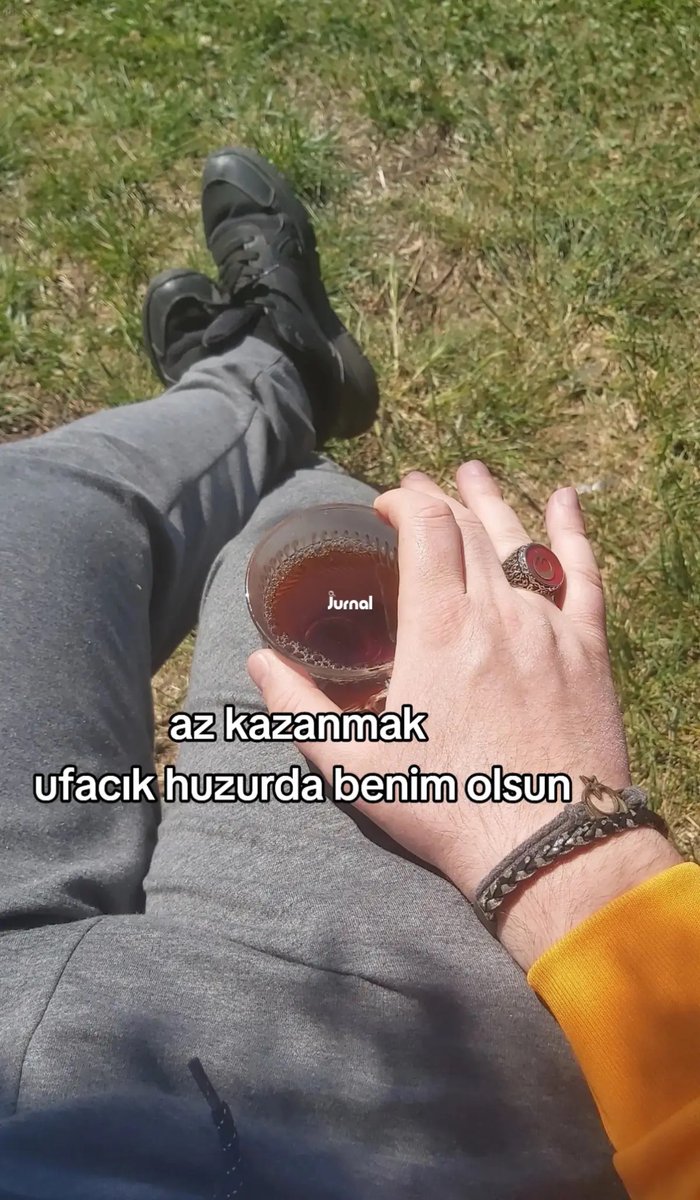 jurnalhabertr's tweet photo. Polislikten istifa eden bir vatandaşın paylaşımı.

"90 bin maaşı da sizin olsun. 12-36 çalışma sistemi de sizin olsun. 

Az kazanmak ufacık huzur da benim olsun. Çok şükür oldu da zaten." https://t.co/LT1k0PoGLf