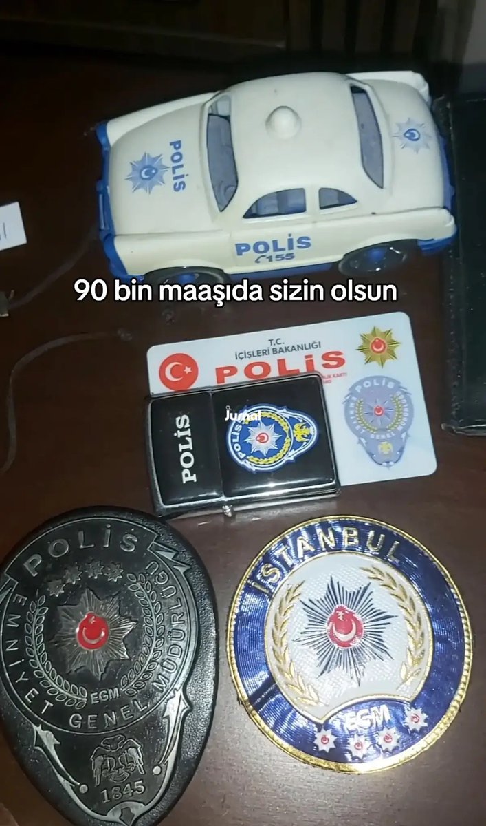 jurnalhabertr's tweet photo. Polislikten istifa eden bir vatandaşın paylaşımı.

"90 bin maaşı da sizin olsun. 12-36 çalışma sistemi de sizin olsun. 

Az kazanmak ufacık huzur da benim olsun. Çok şükür oldu da zaten." https://t.co/LT1k0PoGLf