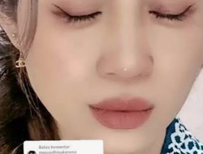 WorldXSignal's tweet photo. 🚨 Sedang Trending Nih 📈
Pembahasan viral yank uwes yank, video viral Banyuwangi, Banyuwangi viral yank uwes yank, MAN 3 Banyuwangi viral, yang wes yang viral, dan video viral MAN 3 Banyuwangi terus menarik perhatian warganet. 👀🔥

cek koment sblum hidlang👇 https://t.co/rC4ETy8d6J