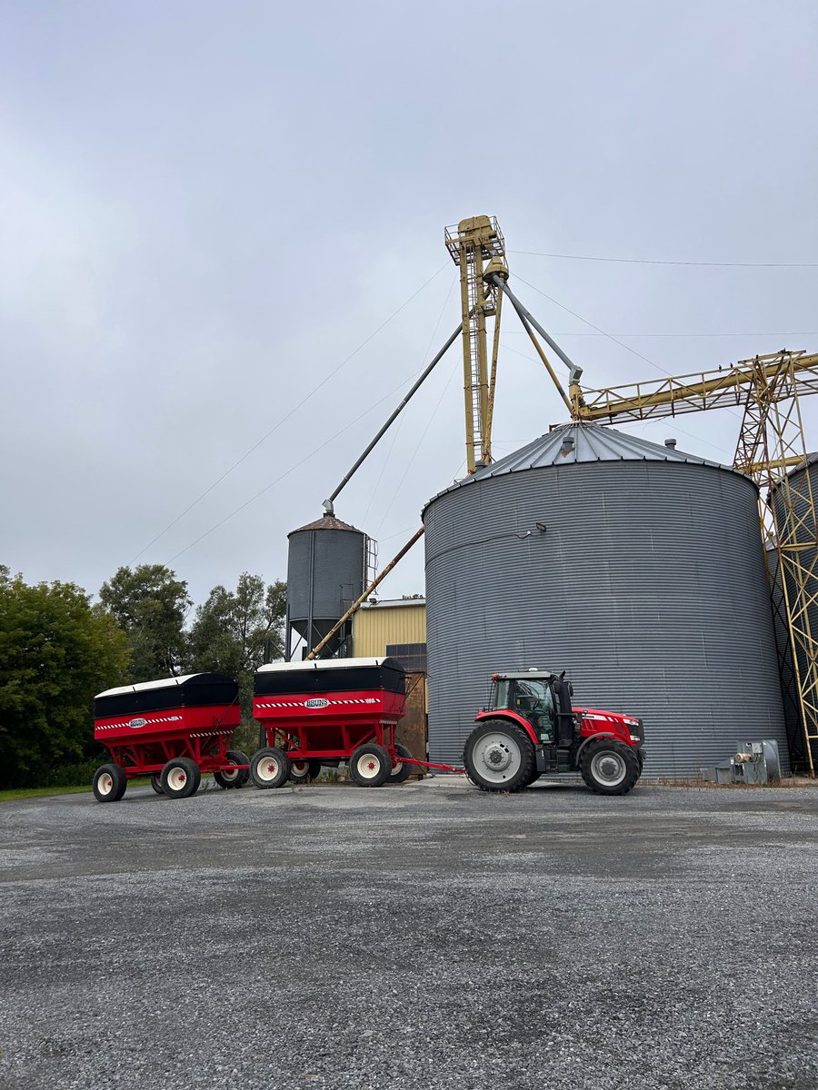 CoopEmbrun's tweet photo. 🌾La première livraison de blé depuis plusieurs années !
Aujourd'hui marque une étape importante pour nos Élévateurs à grain alors que nous avons eu le plaisir d'accueillir un producteur local avec un chargement de blé tendre rouge d'hiver. Merci de votre confiance et d'avoir été le premier à lancer la saison avec nous !

Nous acceptons maintenant : 
• Blé tendre rouge d'hiver
• Blé dur rouge d'hiver
• Blé dur rouge de printemps

Des questions ? Communiquez avec nous pour plus d'information. 
📧 slemoyre@coopembrun.com
--
🌾 Our First Wheat Delivery in Many Years!
Today marks an exciting milestone for our Grain Elevators as we welcomed a local farmer with a load of Soft Red Winter Wheat—our first wheat delivery in many years. Thank you for your trust and for kicking off the season with us!

We are now accepting: 
• Soft Red Winter Wheat
• Hard Red Winter Wheat
• Hard Red Spring Wheat

Questions? Contact us for more information.
📧 slemoyre@coopembrun.com

 #CoopEmbrun #GrainElevators #Élévateursàgrain #Ontag #Wheat #Blé