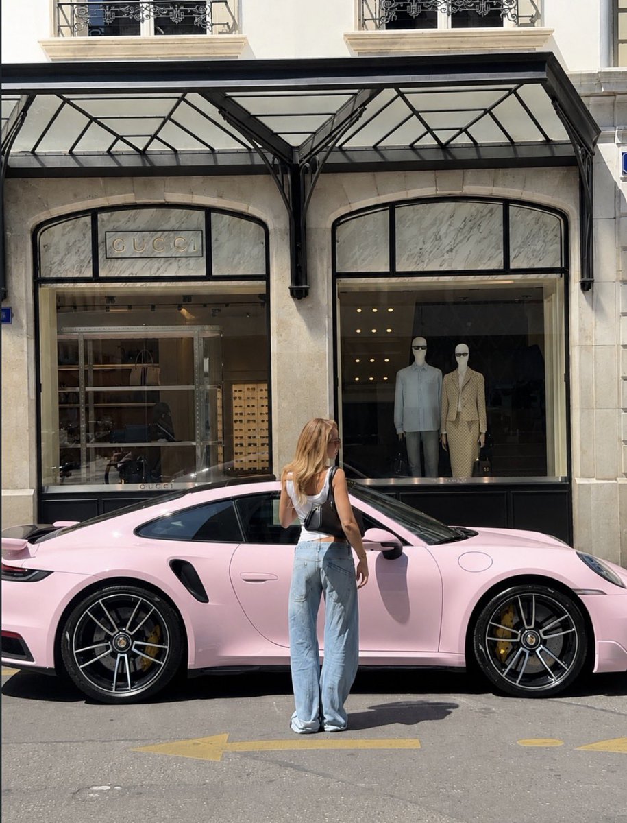 AddictPerrine's tweet photo. Définitivement la reine du monde Julia hlr 😍🔥 https://t.co/h3uvfH8Ftv