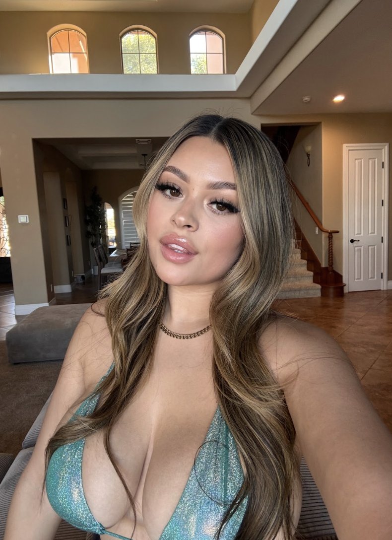 genesisfeed's tweet photo. too sexy or just average https://t.co/4NoYJEtFSs