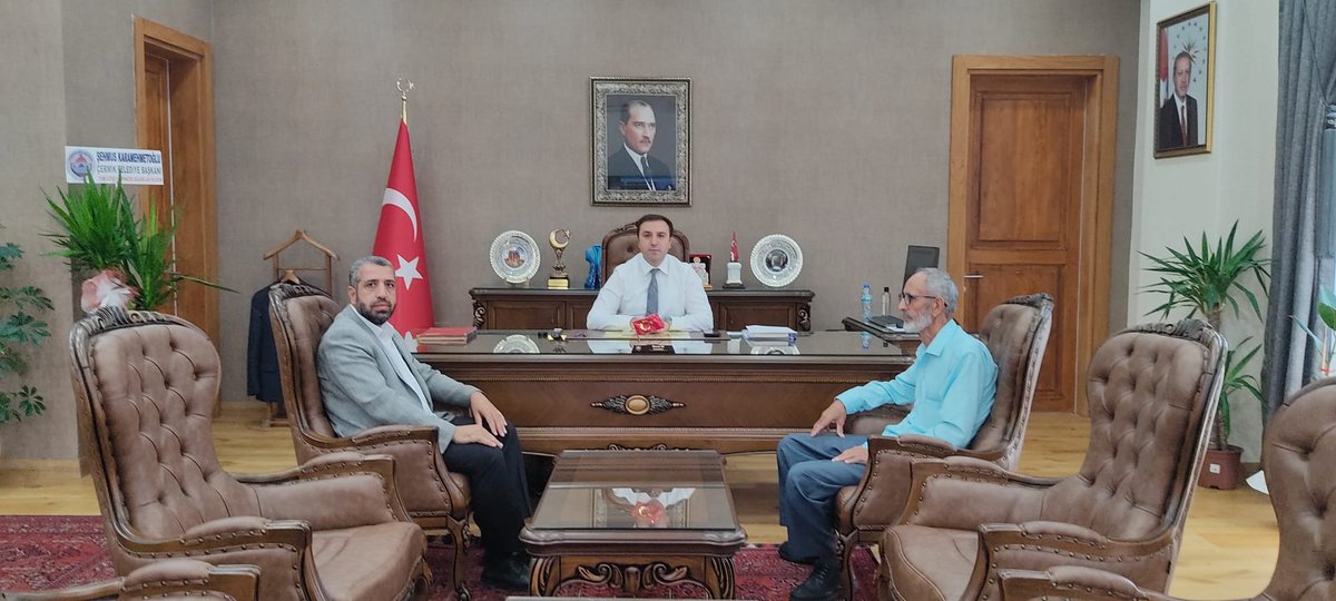 HudaParCungus's tweet photo. İlçe Başkanımız Sayın Mehmet Güldoğdu ve heyetimiz, Çüngüş Kaymakamlığına atanan Sayın Murat Ak’a hayırlı olsun ziyaretinde bulundu.
​Sayın Kaymakamımıza yeni görevinde başarılar dileriz. https://t.co/Sk3v3TkAIj