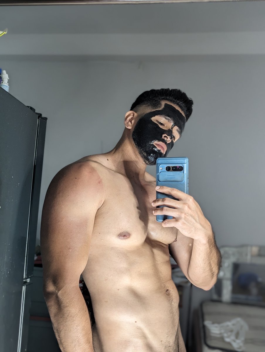 Danrh93's tweet photo. Quien para hacernos una rutina de cuidado de la piel 😏 https://t.co/pdFnlWQrko