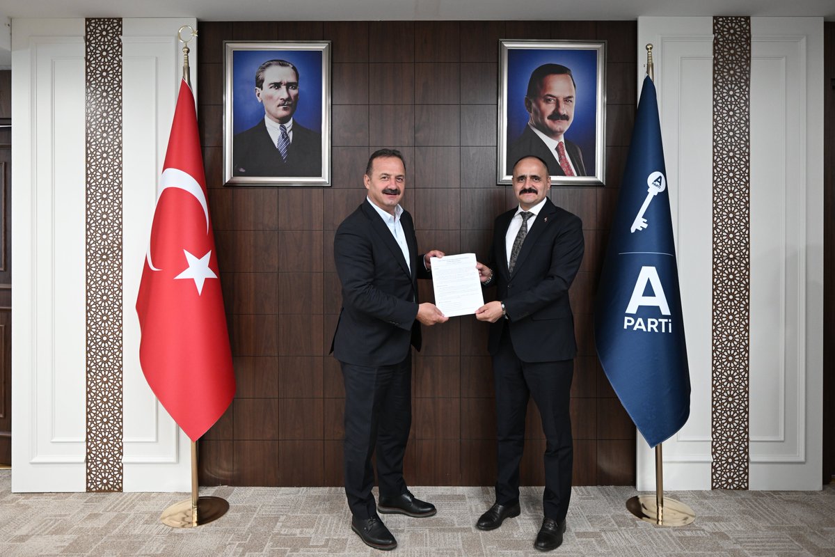 gundes_46's tweet photo. #eskiuzmançavuşlar’ın haklı mücadelesini her platformda dile getirme kararlılığımız doğrultusunda, @anahtarparti Genel Başkanı Sayın @yavuzagiraliog  ile bir araya geldik.

​Ziyarette; eski uzman çavuşların memuriyete geçmesinde yaşadığı mağduriyetleri, beklentilerimizi ve çözüm yollarını kapsayan detaylı raporumuzu arz ettik.

​Görüşmede bizlere eşlik eden Genel Başkan Yardımcısı Sayın @OzcanGngr ’e, haklı taleplerimize gösterdikleri derin ilgi, yapıcı yaklaşımları ve nazik kabulleri için Sayın Genel Başkan’a ve tüm Anahtar Parti heyetine camiamız adına şükranlarımızı sunarız.