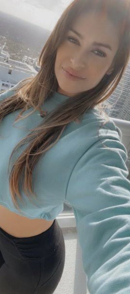 Kateopfh's tweet photo. Let me tell you a story 
Of how lonely I used to be 
Until you come in to my life 💋🍌🥕 https://t.co/5GEZjLiaIV