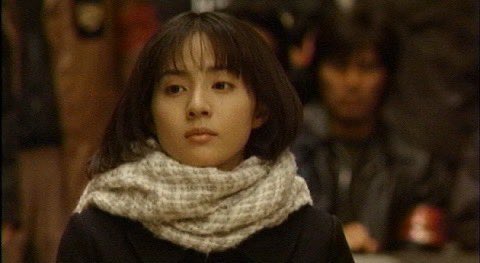 39Dnto's tweet photo. 容疑者室井慎次で桜井杏子とその父親が灰島に弁護の依頼をしてるシーンで杏子はやたら周りをキョロキョロ見る動作をする。
これってやっぱりOD1で真奈美が騒ぎを起こした事によるPTSDの症状の表れか何か？　#踊る大捜査線 https://t.co/DPviF7trku
