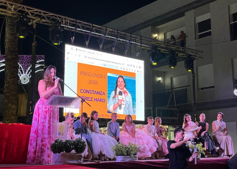 AP_APAlmeria's tweet photo. Enhorabuena a nuestra asociada la periodista @constan_ph, que pregonó anoche las fiestas de Palomares, su localidad natal. https://t.co/x4tscEj29H