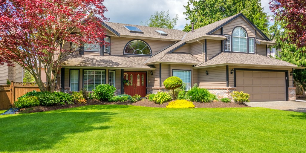 FreeSprayOH's tweet photo. 🌞 Keep your lawn strong through summer! Our late-summer lawn care treatment includes a fertilization treatment to keep your grass strong, as well as a weed control treatment to eliminate weeds.

📞 Call (419) 495-6567 to enroll!

https://t.co/sXwu65fyDW https://t.co/TgDyJ1UPRG