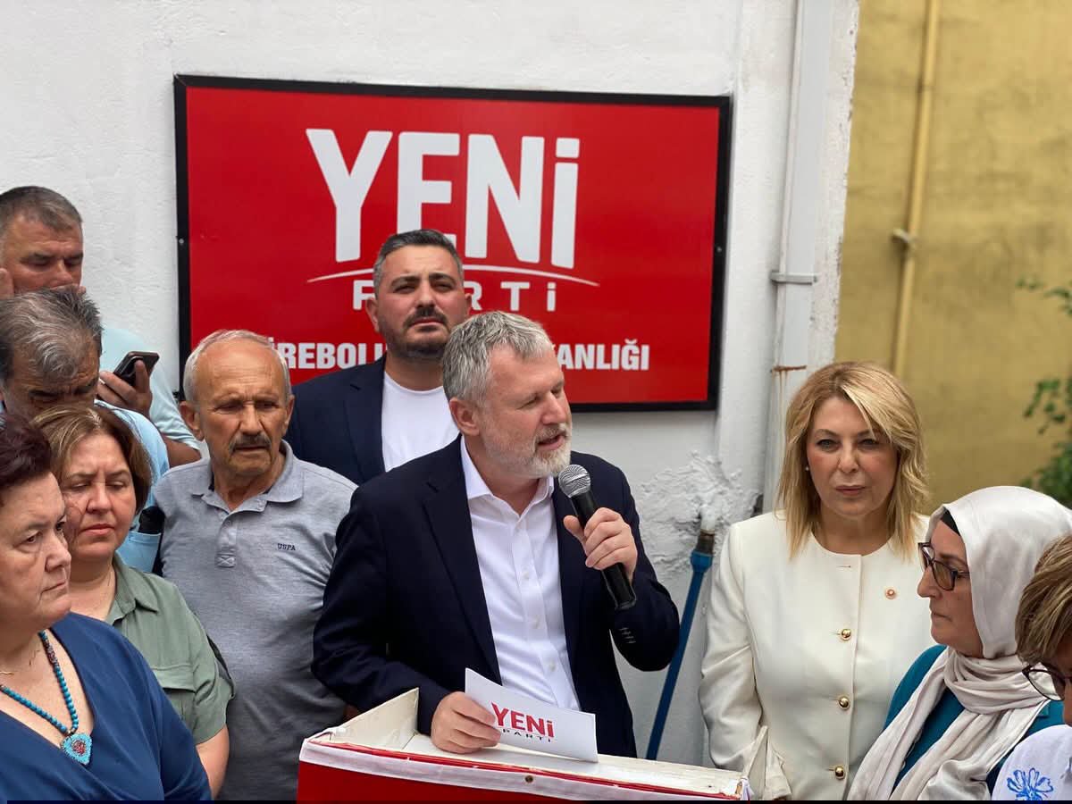 golkoyunsesi's tweet photo. YENİ PARTİ TİREBOLU İLÇE BAŞKANLIĞI'NIN AÇILIŞI YAPILDI

Giresun İl Başkanı Gökhan Şenyürek, Milletvekili Elvan Işık Gezmiş ve parti yöneticilerinin katılımıyla YENİ Parti Tirebolu İlçe Başkanlığı'nın açılışı gerçekleştirildi.

Açılışta, Genel Başkan Özgür Özel’in liderliğinde adalet, demokrasi ve halkın iktidarı mücadelesinin kararlılıkla sürdürüleceği vurgulandı. Değişime inanan, umudu büyütmek ve Türkiye’nin geleceğine sahip çıkmak isteyen tüm vatandaşlar yeni ilçe başkanlığına davet edildi.

#Giresun 
#Tirebolu 
#YeniParti