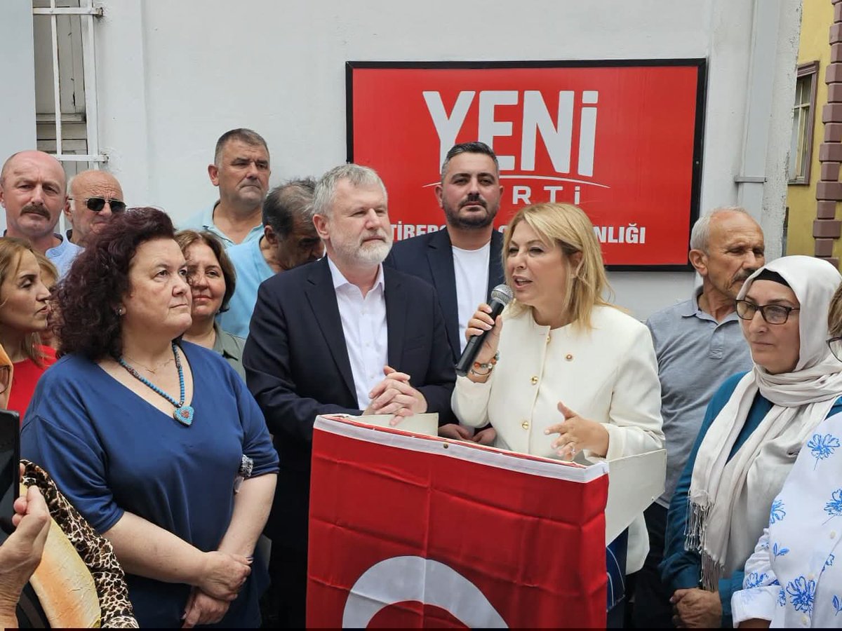 golkoyunsesi's tweet photo. YENİ PARTİ TİREBOLU İLÇE BAŞKANLIĞI'NIN AÇILIŞI YAPILDI

Giresun İl Başkanı Gökhan Şenyürek, Milletvekili Elvan Işık Gezmiş ve parti yöneticilerinin katılımıyla YENİ Parti Tirebolu İlçe Başkanlığı'nın açılışı gerçekleştirildi.

Açılışta, Genel Başkan Özgür Özel’in liderliğinde adalet, demokrasi ve halkın iktidarı mücadelesinin kararlılıkla sürdürüleceği vurgulandı. Değişime inanan, umudu büyütmek ve Türkiye’nin geleceğine sahip çıkmak isteyen tüm vatandaşlar yeni ilçe başkanlığına davet edildi.

#Giresun 
#Tirebolu 
#YeniParti