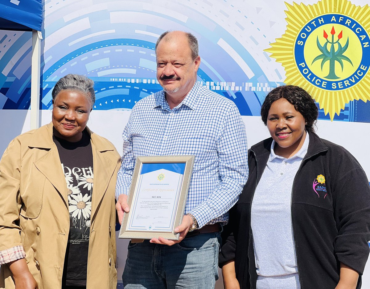SAPoliceService's tweet photo. #sapsGP [SAPS TMS WOMEN’S NETWORK AND MEN FOR CHANGE HAND OVER A NEW HOME TO THE MAJOLA FAMILY]

What started with AC Tseleng Marutla identifying the Majola family, led to a greater purpose and a life changing initiative led by the #SAPS TMS team.

Both Brigadier Mosoeu and Brigadier Seabi expressed their appreciation to the major sponsors, NEC XON and HL Pardal & Sons, traditional leaders Chief Kekana and the Majola family. The Brigadiers thanked the sponsors for their patience and continued support throughout the two year journey, despite the challenges encountered along the way.

Certificates of appreciation and gifts were presented to acknowledge everyone who contributed towards making the project a success.

The event concluded with the Majola family expressing their love and gratitude, saying they could not thank the TMS team enough for changing their lives.

#SAPSCares #MandelaMonth #WomensNetwork #MenForChange #CommunityPolicing #Partnershippolicing SG
https://t.co/63WyTXaff3