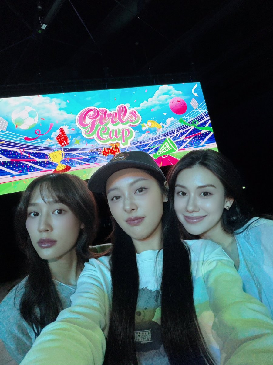 OomeisayaH's tweet photo. See you tmr nakaaa #GirlsCup2026 💚🩷
ป.ล.แอร์หนาวมาก พกเสื้อคลุมมากันด้วยน้า https://t.co/1f4l3cp61k