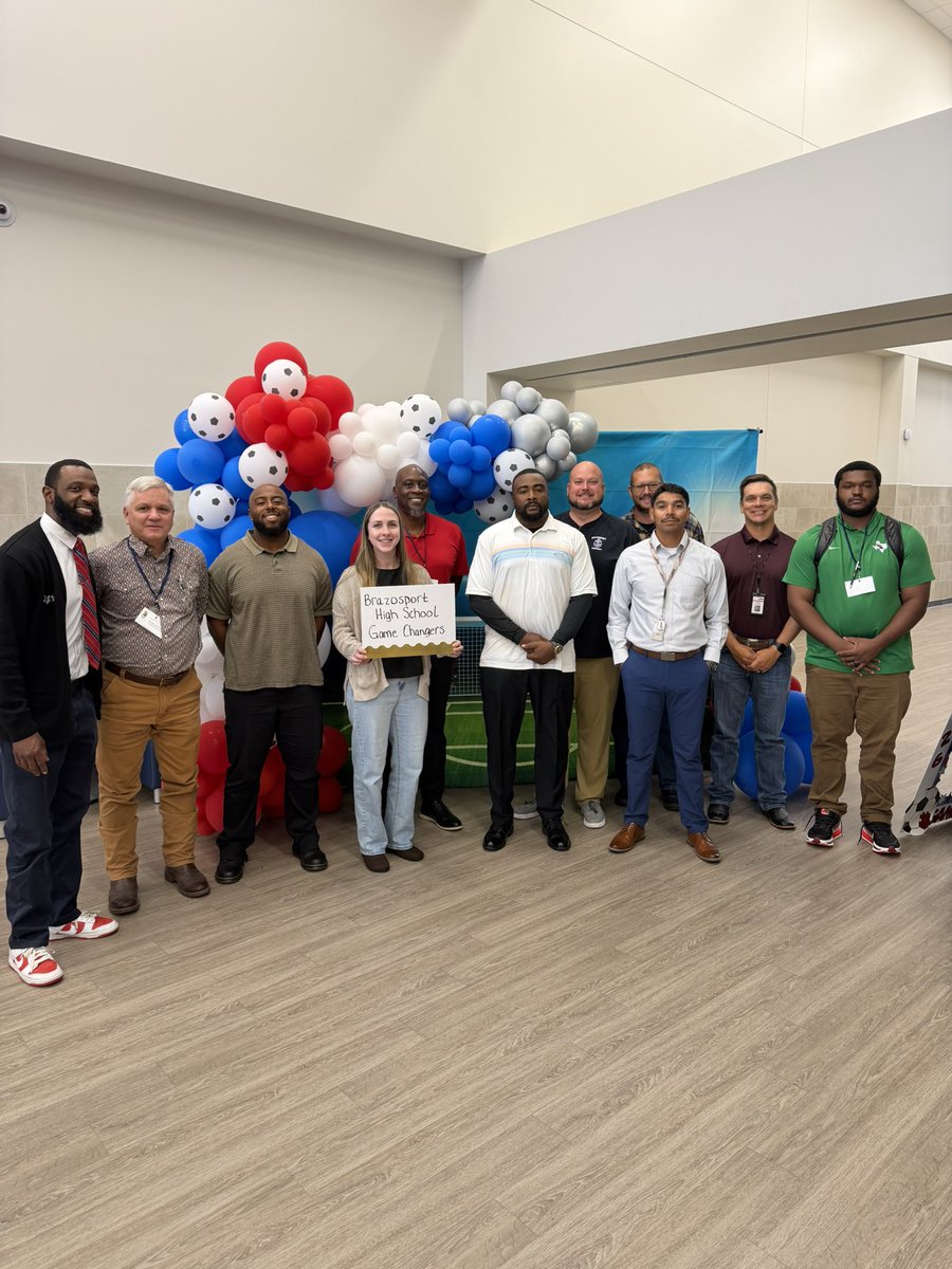 _BPORTFootball's tweet photo. Our #GameChangers wrapped up Day 3 of TIP informed, inspired, and ready to make an impact. Finishing the day back on our campus where it looks like a school, but feels like family. #BPortBuilt https://t.co/QntuIbfufM