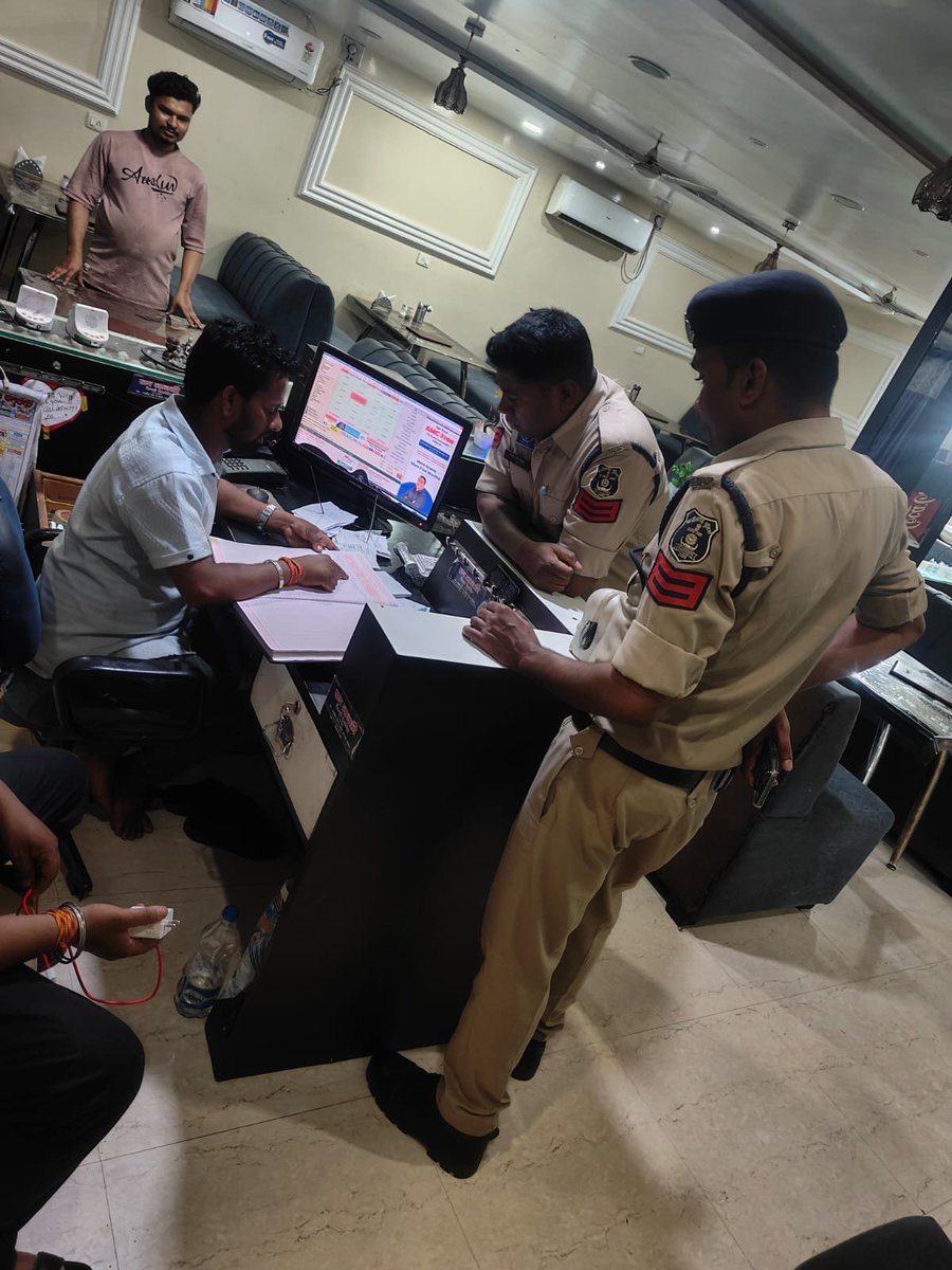 KCGPoliceCG's tweet photo. प्रेस विज्ञप्ति।।
दिनांक : 31.07.2026
जिला : खैरागढ़-छुईखदान-गंडई (केसीजी)

*➡️विजिबल पुलिसिंग के तहत जिला पुलिस द्वारा के सी जी जिले में व्यापक कॉम्बिंग गश्त एवं सघन चेकिंग अभियान* https://t.co/MQeoMhuSEg
