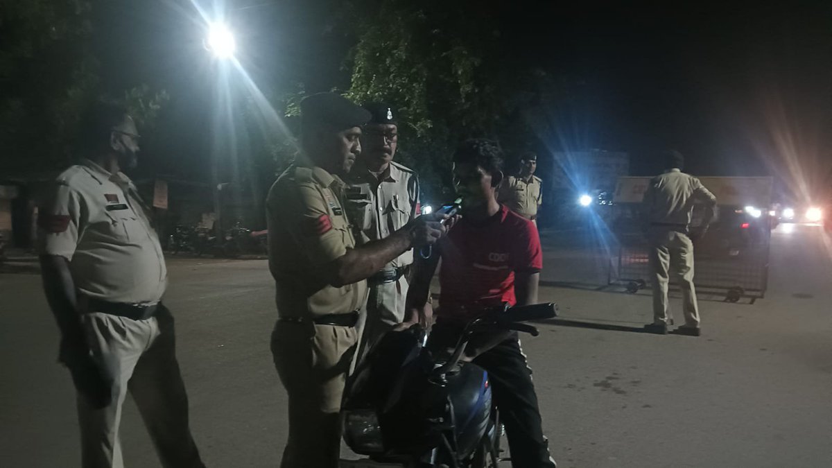 KCGPoliceCG's tweet photo. प्रेस विज्ञप्ति।।
दिनांक : 31.07.2026
जिला : खैरागढ़-छुईखदान-गंडई (केसीजी)

*➡️विजिबल पुलिसिंग के तहत जिला पुलिस द्वारा के सी जी जिले में व्यापक कॉम्बिंग गश्त एवं सघन चेकिंग अभियान* https://t.co/MQeoMhuSEg