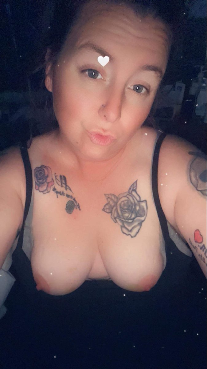 Bigdickred22's tweet photo. My ex getting fucked like a dirty slut she is stfu n suck n fuck daddys dick whore☺️ https://t.co/8g7JAbwVLg