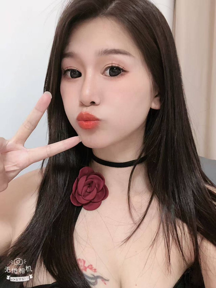 9zoaix's tweet photo. Long‑distance relationship is so tough. Some days I eat well, some days I go hungry. I really wish I could have my fill. 🐷😲 https://t.co/XCHCn09iaH