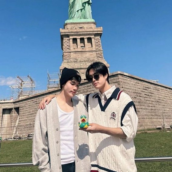 elinnakim_'s tweet photo. Secretly Married Eventually
#FourthGemini AU

Landasan dasar menikah adalah untuk memiliki, sekalipun satu dunia belum tau, bahwa Gorgeous Diva mereka sudah menikah secara diam-diam. https://t.co/gFEM4yMza4
