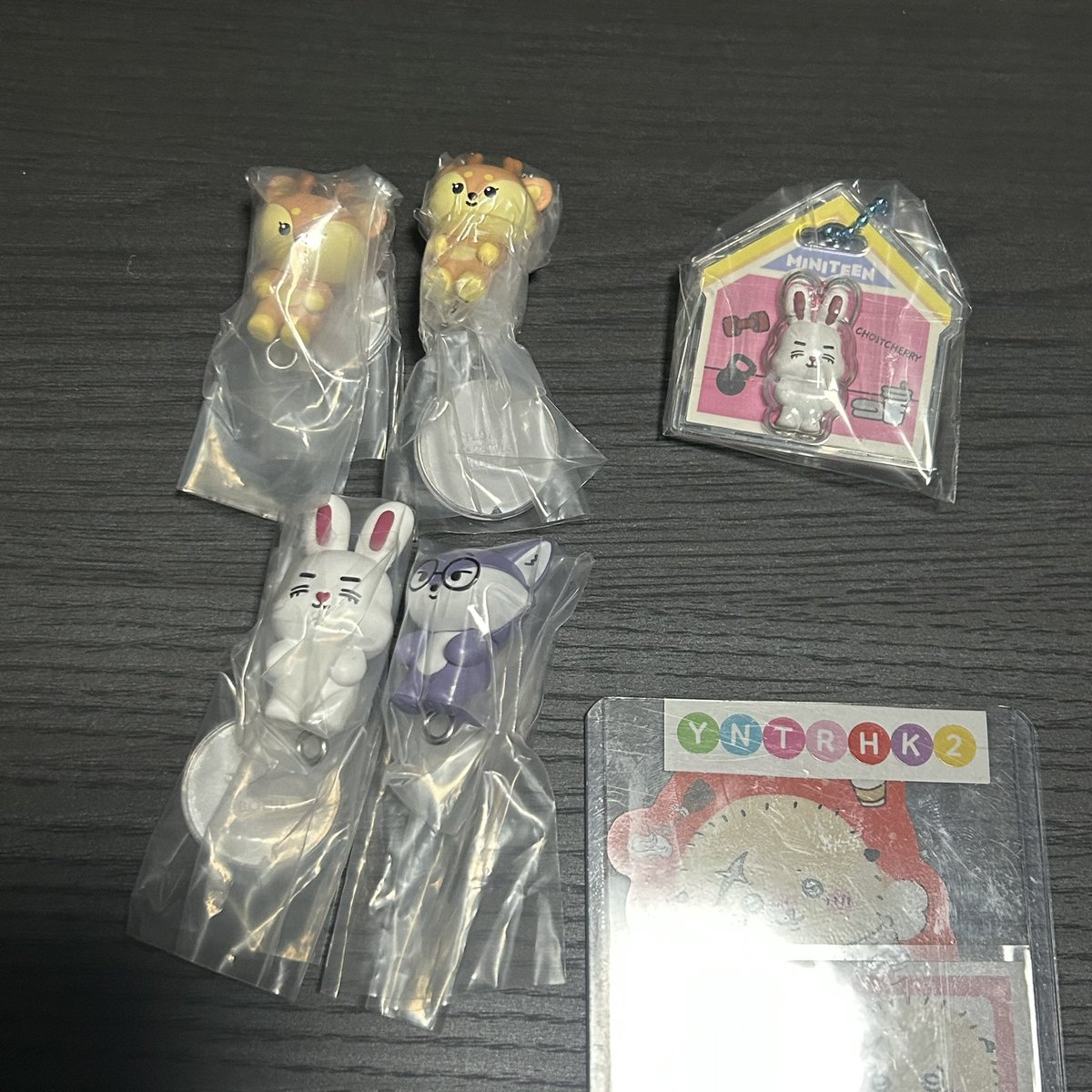 yn_trhk2's tweet photo. 【交換】SEVENTEEN MINITEEN せぶち つまんでつなげてますこっと パッケージチャーム&amp;グミ

譲)ますこっと→ジョシュア2/エスクプス/ウォヌ 全て⛓️
グミ→エスクプス

求)ますこっと→ジョンハン/ホシ🦀⛓️どちらでも
グミ→ジョンハン/ホシ

郵送希望 https://t.co/Bc6SUrZK8F