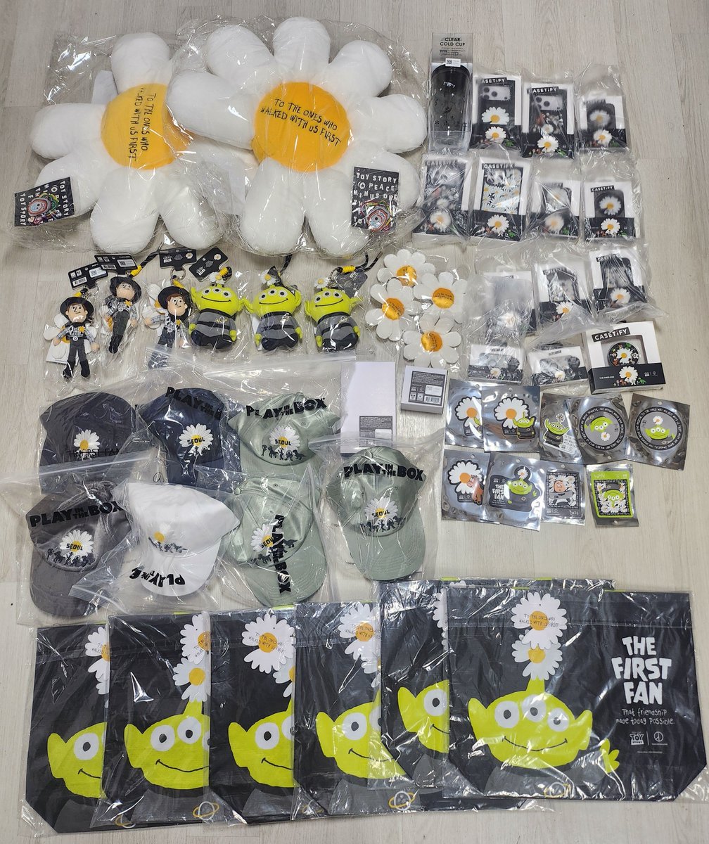 momotrustproxy's tweet photo. Bought

Gdragon GD bigbang G-dragon peaceminusone x toy story pop up store md goods 
빅뱅 지드래곤 피스마이너스원 x 토이스토리 팝업스토어 엠디 굿즈 https://t.co/vuM4J83peO