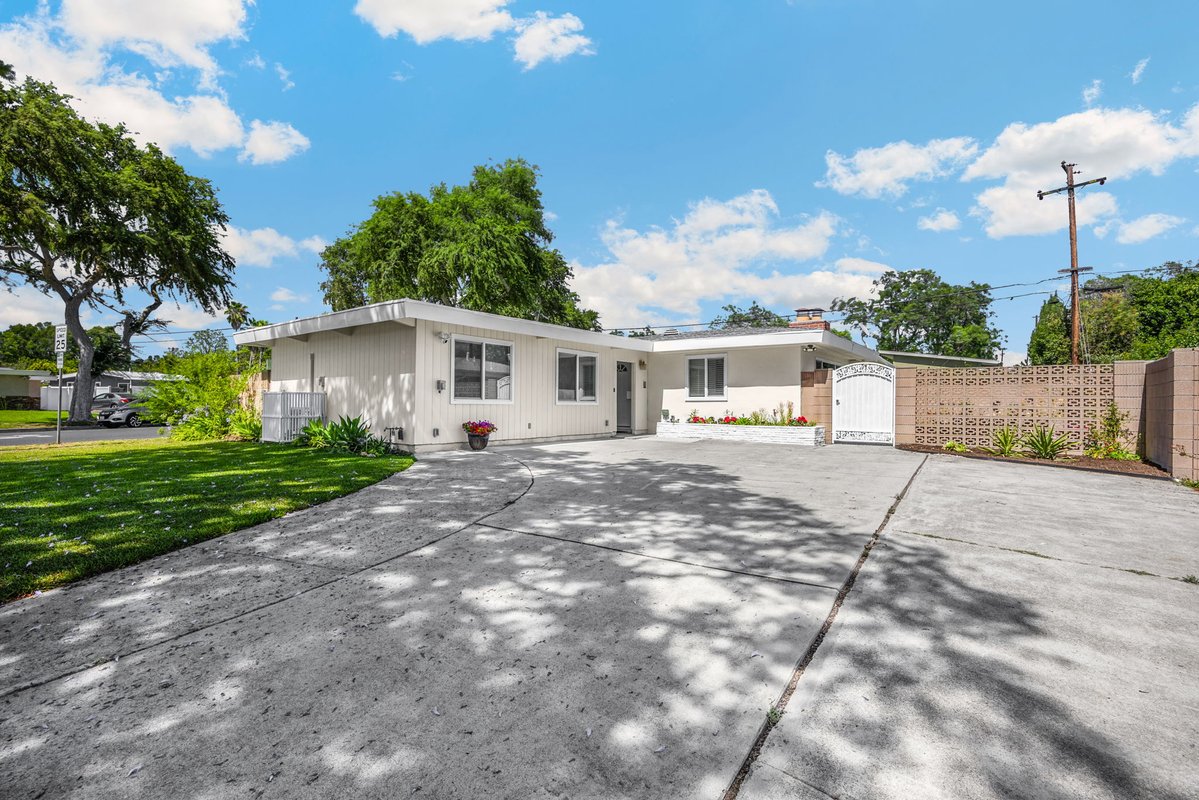 DarrylandJJ's tweet photo. Open House in Fullerton
1012 Maertin Ln on Saturday, August 1 - 11 am-3 pm

SINGLE-STORY home in FULLERTON
CORNER LOT
Newly Built JADU
WALKING DISTANCE to TROY HIGH

Call or text (714) 713-4663

Darryl &amp; JJ Jones Team
Darryl Jones
DRE #01076312
ERA North Orange County Real Estate https://t.co/KTinhsjmwe