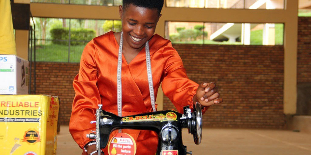 SalMissions's tweet photo. 🧰📚🧵In Rwanda, we’re empowering youth by providing graduates of our Salesian programs with the tools and training they need to launch successful careers and support their families. Read full story: https://t.co/XA1SqAw7jX
#YouthEmpowerment #ToolsForTomorrow #BrighterFuture https://t.co/eAkHFOsy9S