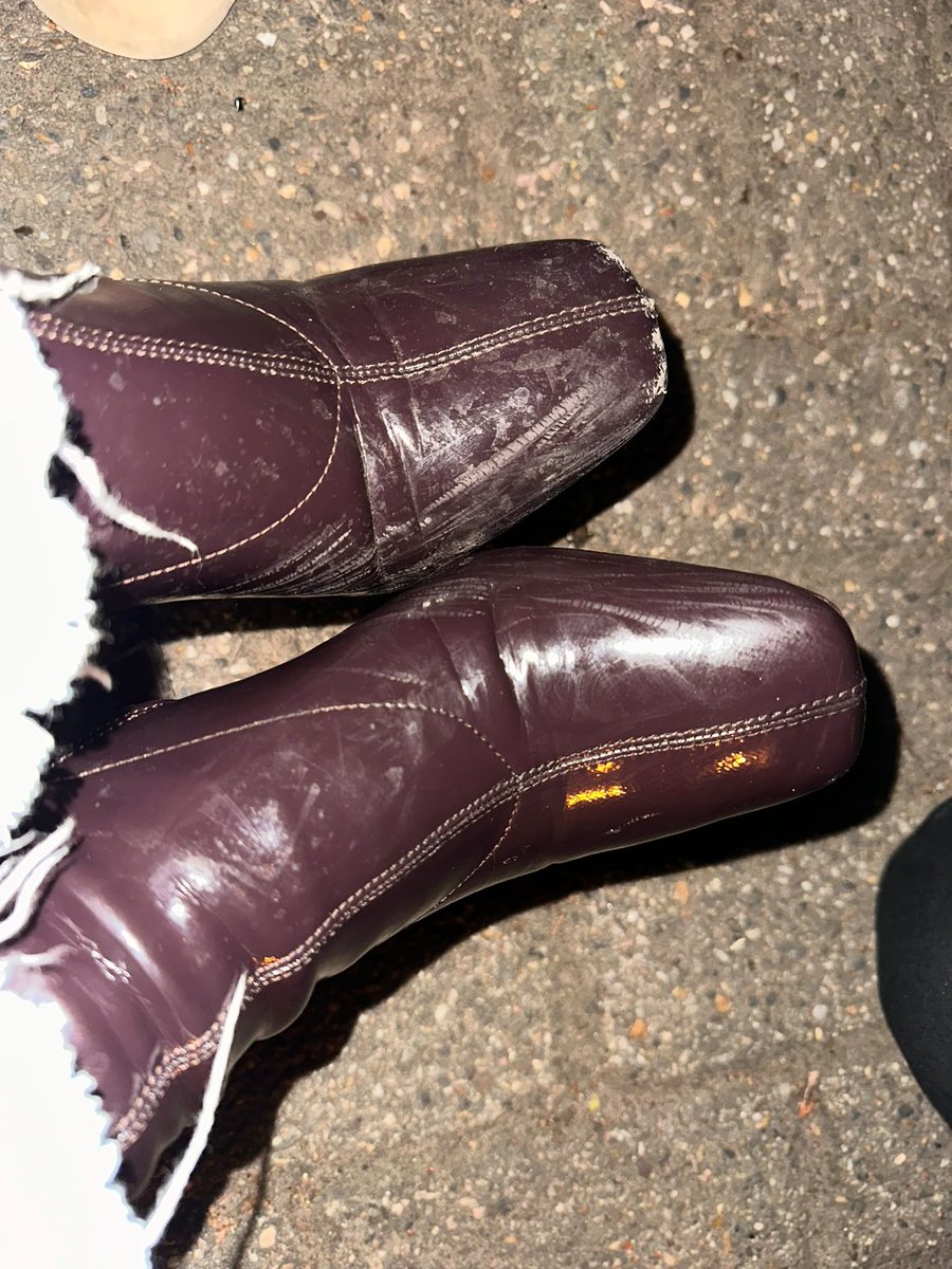 goddessyade's tweet photo. Throwback naar deze cashmeet. Vieze schoenen, geen probleem. Ik heb daar losers voor #FindomNL #paypig https://t.co/SU2a1mr84p