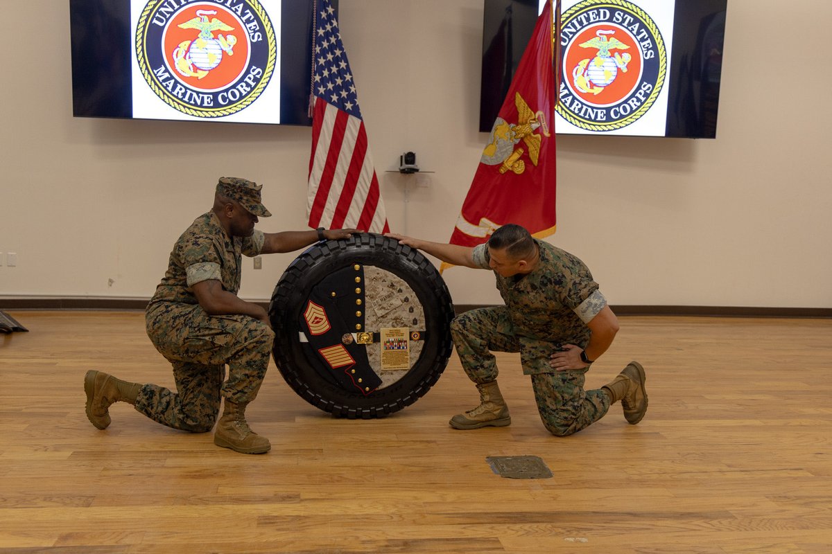 MCLBAlbany's tweet photo. HAPPY RETIREMENT:
MCLB Albany leadership and staff wish fair winds and following seas to Master Sergeant Jerry J. Williams, motor transport chief, Marine Corps Logistics Base Albany.  Williams retired after serving 27 years of faithful service, July 31. 

📸: Kerri Copello https://t.co/d1c7dfpCaK