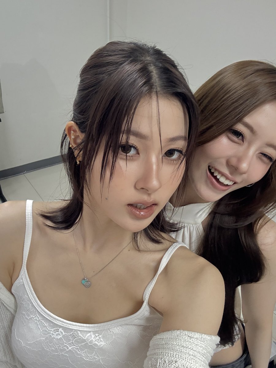 pahnthitsa's tweet photo. white looks good on us🤍 https://t.co/rERfU0yNFY