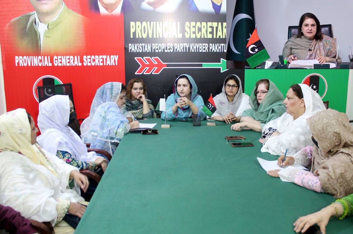 RubinakhalidPPP's tweet photo. پیپلز پارٹی خواتین ونگ خیبرپختونخوا کا صوبائی کابینہ اجلاس، کشمیر انتخابات اور تنظیمی امور کا جائزہ

پاکستان پیپلز پارٹی خواتین ونگ خیبرپختونخوا کی صوبائی کابینہ کا اہم اجلاس منعقد ہوا، جس میں صوبائی کابینہ کے اراکین کے ساتھ سٹی تنظیم کی خواتین رہنماؤں نے بھی شرکت کی۔ اجلاس کی صدارت پاکستان پیپلز پارٹی خواتین ونگ خیبرپختونخوا کی صوبائی صدر سینیٹر روبینہ خالد نے ویڈیو لنک کے ذریعے کی۔