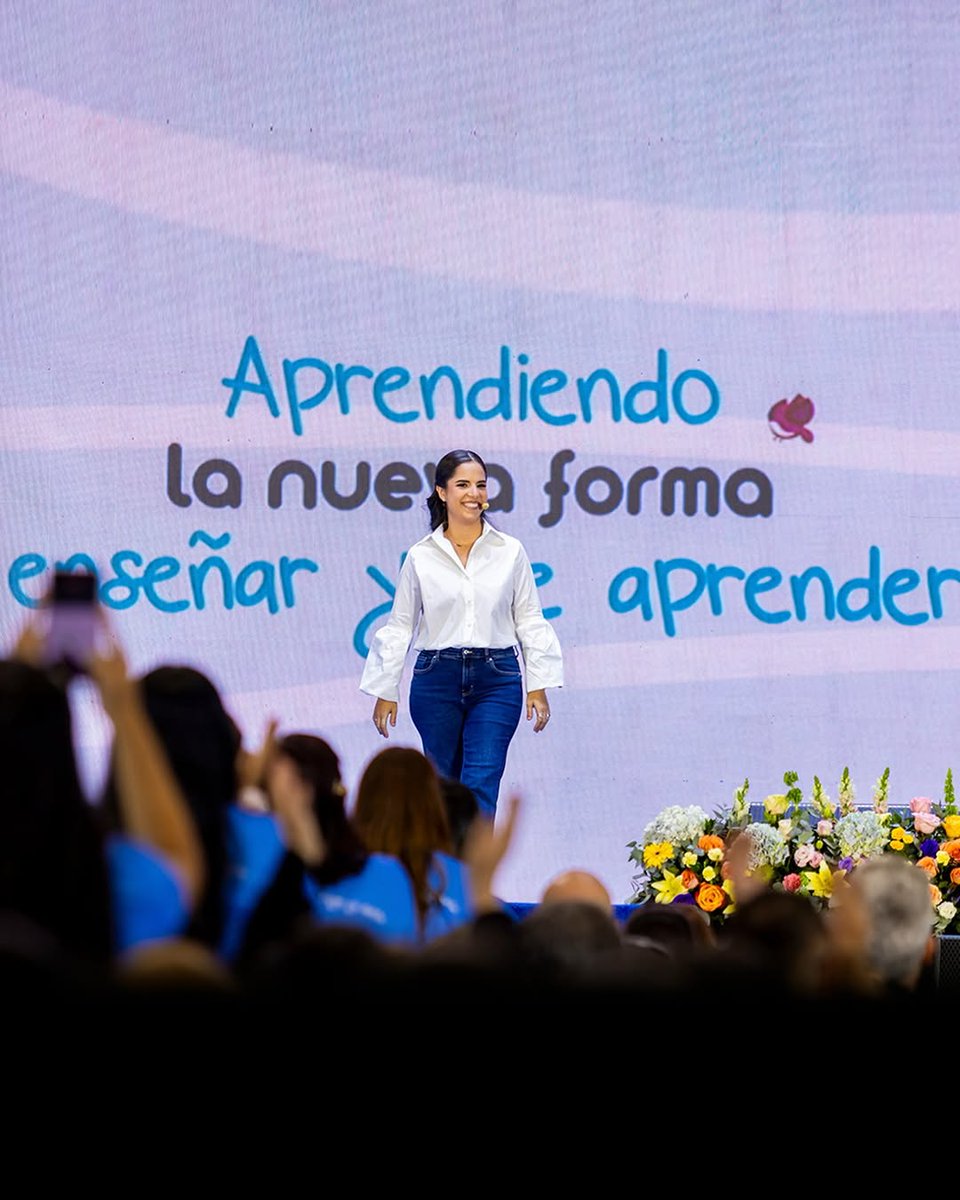 gabydebukela53s's tweet photo. La Primera Dama  presentó el Nuevo Currículo Nacional de Primera Infancia, un cambio que reconoce cómo aprenden los niños desde sus primeros años. 👧🏻👦🏻

Basado en el juego, la exploración y la estimulación temprana, este nuevo enfoque deja atrás mode... https://t.co/IxmpNHRzDk