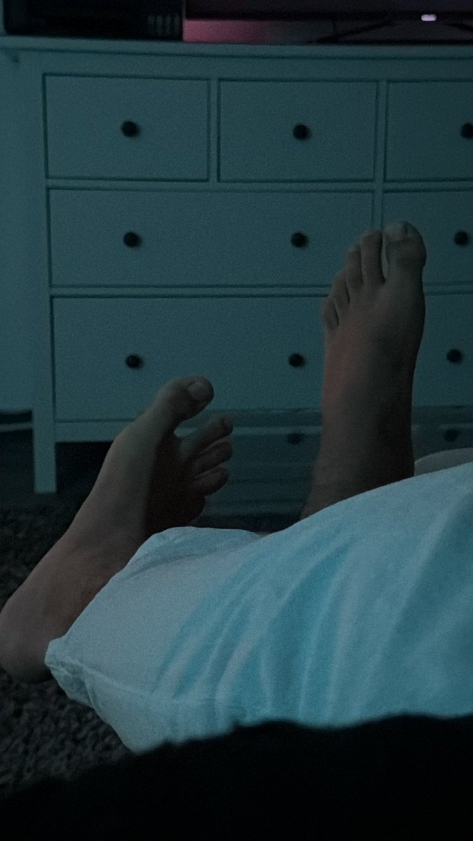 MasterHKtMF's tweet photo. bin bei meiner Perle gucken einen Film dann wird gebumst während ihr alleine im Bett liegt und euch einen runterholt… Zahlt mal schön, los! https://t.co/6cVigL8tft