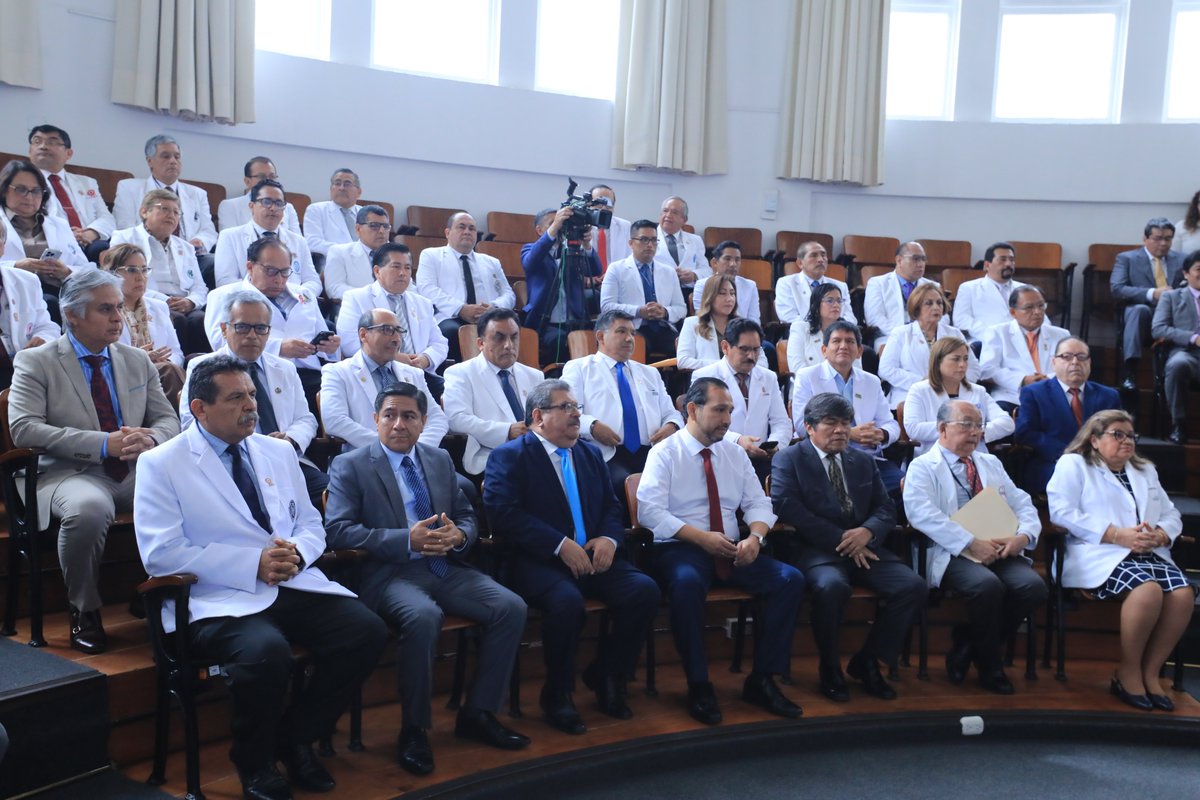 HospitalCarrion's tweet photo. Este encuentro representa un espacio para fortalecer la articulación entre el Ministerio de Salud, el Gobierno Regional del Callao y los establecimientos de salud, promoviendo una visión conjunta frente a los principales desafíos de la atención sanitaria. 🏛️ (2/3) https://t.co/cGJf3mvjud