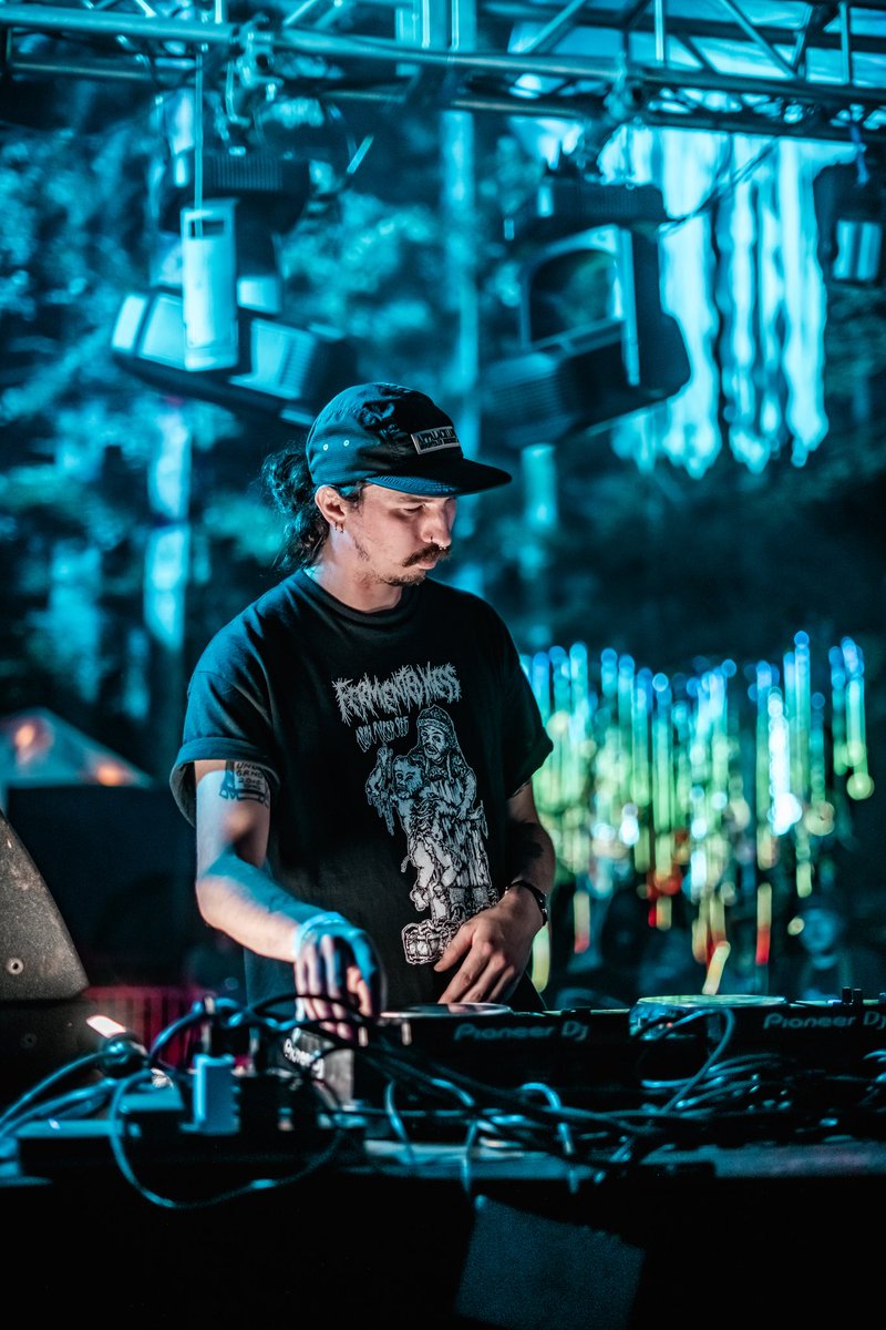 laviermusic's tweet photo. more lærge dōōb photos, these ones from dear buddy @ZROdubz 

I want to play another set somewhere far away like rn, who can help me with this https://t.co/uXxZ1Qesb7