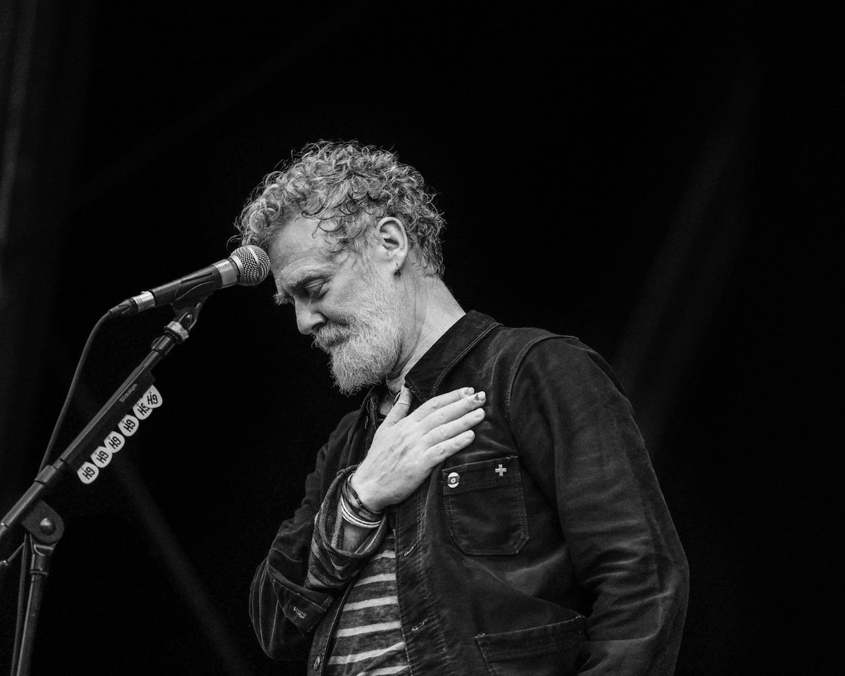consequence's tweet photo. Glen Hansard’s family has shared details of the public memorial arrangements scheduled to take place in Dublin following the musician’s death earlier this week.

A public wake will be held at the Baroque Chapel at the Irish Museum of Modern Art, located at the Royal Hospital Kilmainham in Dublin 8, on Monday, August 3rd, from 11:00 a.m. to 4:00 p.m. Hansard will lie in repose during that time for members of the public wishing to pay their respects.

His funeral will take place at St. Patrick’s Cathedral in Dublin on Tuesday, August 4th, at 1:30 p.m. The service will be open to the public, though access inside the cathedral is expected to be extremely limited due to the number of mourners anticipated. Music at the funeral will be provided by Hansard's friends and family.

A public address system will be set up outside the cathedral for those unable to enter. The funeral will also be streamed online.

In lieu of flowers or gifts, Hansard's family has asked that donations be made to the Simon Community and Ukrainian Action.