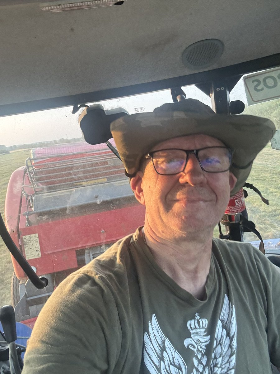 RobertTelus's tweet photo. Żeby było jasne nie jestem na żadnym grillu, bo mam żniwa ;)))))) https://t.co/8t2Of6ky3N