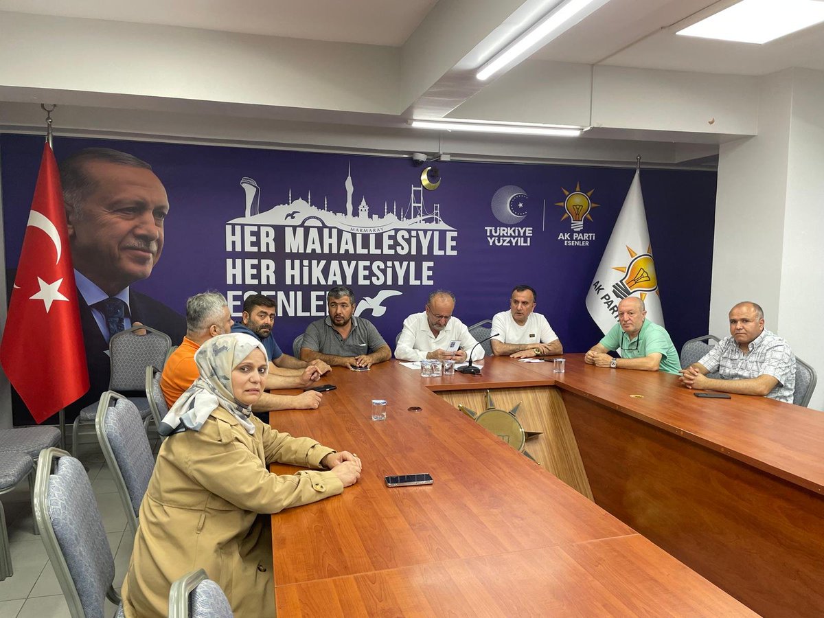 Ahmet0972's tweet photo. Fatih mahalle başkanı @ademkk165576  meclis üyemiz @RGulyuz  ilce sorumlumuz  @NazifeOz58 @RTErdogan @EmrullahErkus @abdullahozdemir @akpartiistanbul @akparti_esenler @oktayilmaz18 @tevfikgoksu    @vedatdestek    #HerMahallesileEsenler https://t.co/rOuQrpVYNf