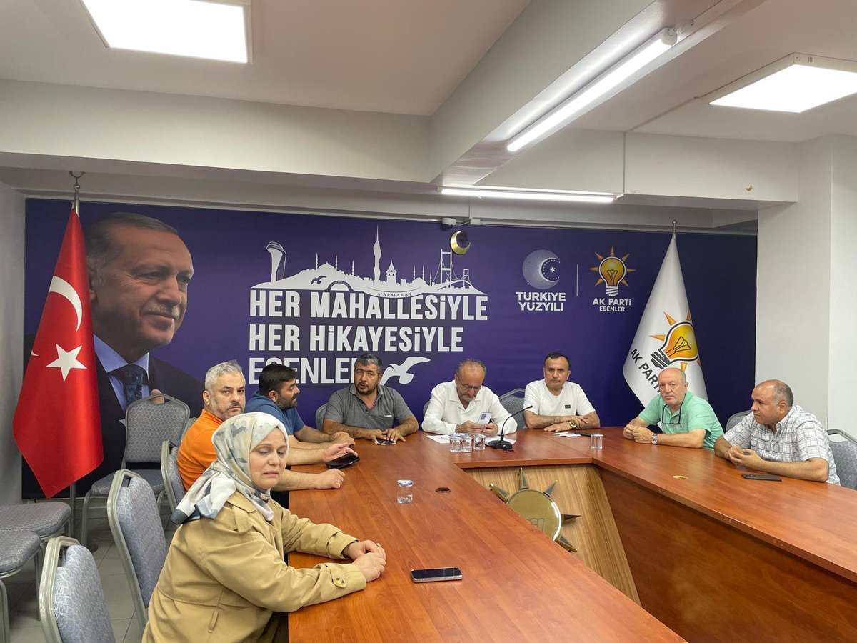 Ahmet0972's tweet photo. Fatih mahalle başkanı @ademkk165576  meclis üyemiz @RGulyuz  ilce sorumlumuz  @NazifeOz58 @RTErdogan @EmrullahErkus @abdullahozdemir @akpartiistanbul @akparti_esenler @oktayilmaz18 @tevfikgoksu    @vedatdestek    #HerMahallesileEsenler https://t.co/rOuQrpVYNf