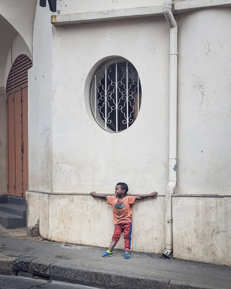 mattebates's tweet photo. A kid laughing against a white wall at something off camera. Thinking about my kids in Manly.
Madagascar
Do good. Ride far. Home for dinner.
#mattebates #dogoodridefar #expeditionphotography #travelphotography #adventurephotography #motoadventure #advrider #overlanding https://t.co/VvUTwFy6UM