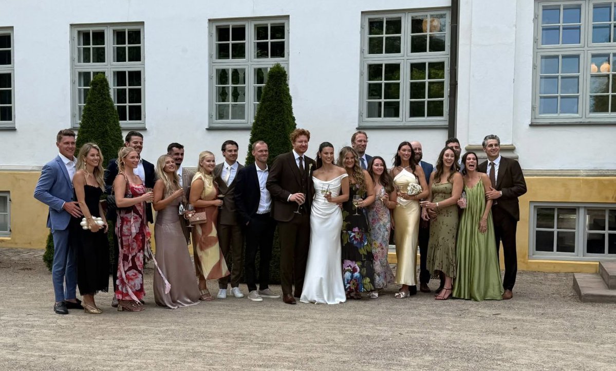 crosbytoraleigh's tweet photo. NEW CANES PICA DROPPED FT. FREDDIE’S WEDDING❤️ UGH THEY’RE SO PRECIOUS https://t.co/Lc1DNe6BeB