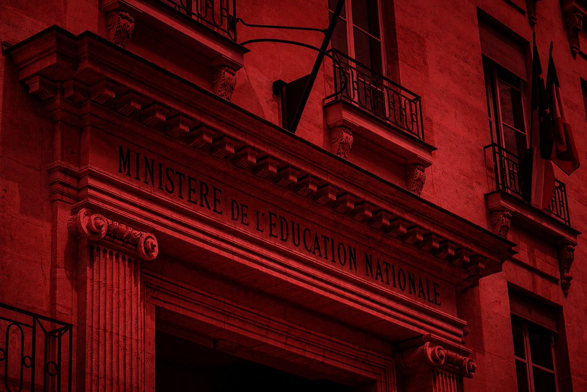 seblatombe's tweet photo. 🚨🇫🇷 ALERTE - L'Éducation nationale victime d'une cyberattaque : les données personnelles et les numéros de sécurité sociale de milliers d'agents potentiellement compromis

Selon le ministère, l'intrusion a ciblé un système d'information dédié à la formation des personnels après la compromission d'un compte professionnel dans la nuit du 25 juillet.

Les agents ayant exercé en académie depuis 2001 sont potentiellement concernés. Les données susceptibles d'avoir été consultées comprennent notamment l'identité, les informations professionnelles et, pour une partie des personnels, l'adresse postale, le numéro de téléphone et le numéro de sécurité sociale.

Le ministère indique avoir déposé plainte, saisi l'ANSSI et la CNIL, et précise qu'aucune donnée bancaire, aucun mot de passe et aucune information relative aux élèves n'étaient stockés dans ce système.

(CLUBIC)